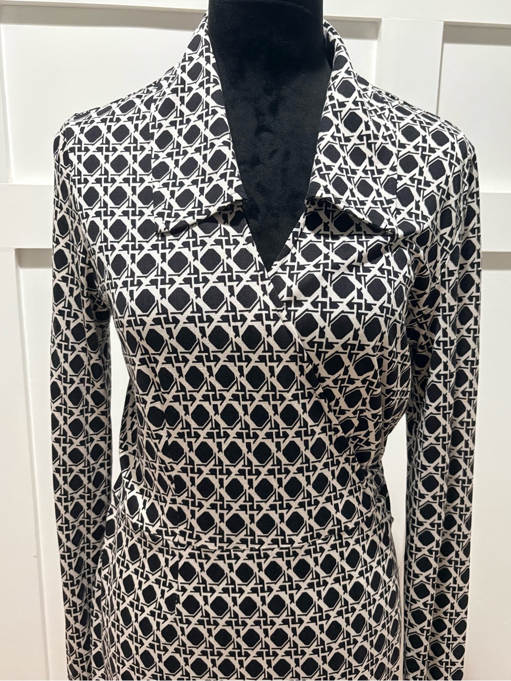 Diane Von Furstenburg - Classic - Black and White Wrap Dress -Size 12 - Picture 2 of 8